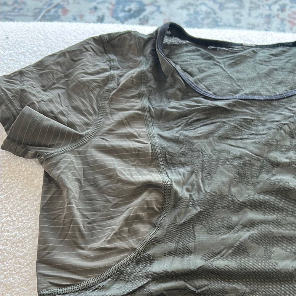 Lululemon Athletica Green Short Sleeve T-Shirt